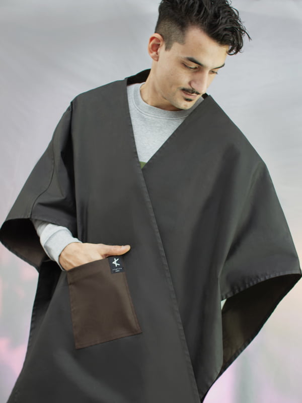 Cape Flippa - Black Mat-0